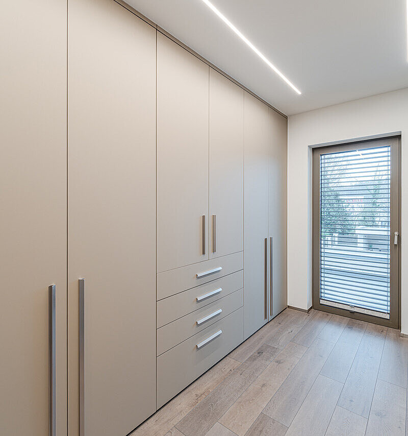 Einbaukleiderschrank beige